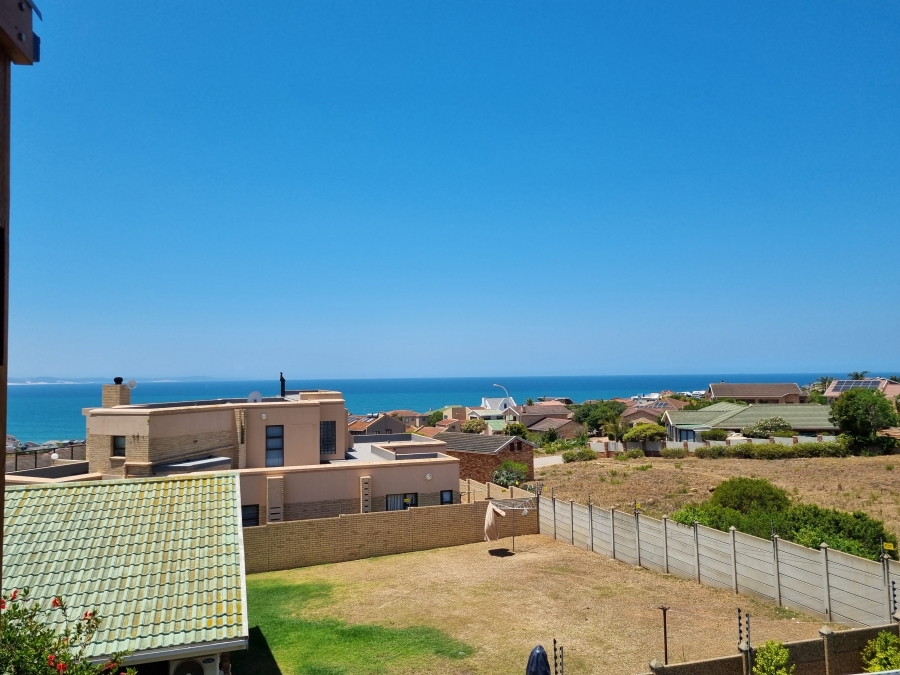 4 Bedroom Property for Sale in Wavecrest Eastern Cape